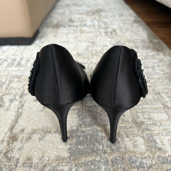 Karl Lagerfeld Pointed Toe Embellish Black Heel w/ Pearl Details - Size 6 - Picture 3 of 6